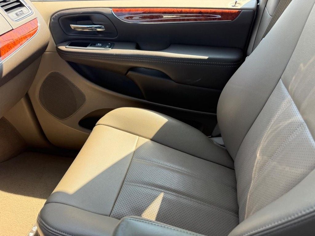 2014 Chrysler Town & Country Touring-L