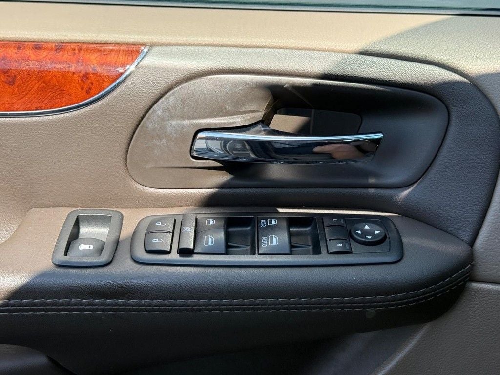 2014 Chrysler Town & Country Touring-L