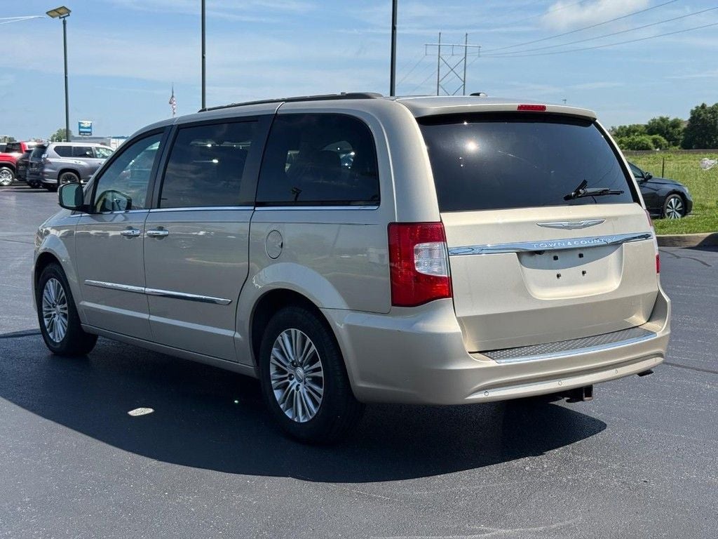 2014 Chrysler Town & Country Touring-L