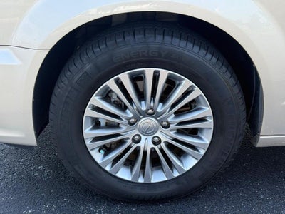 2014 Chrysler Town & Country Touring-L