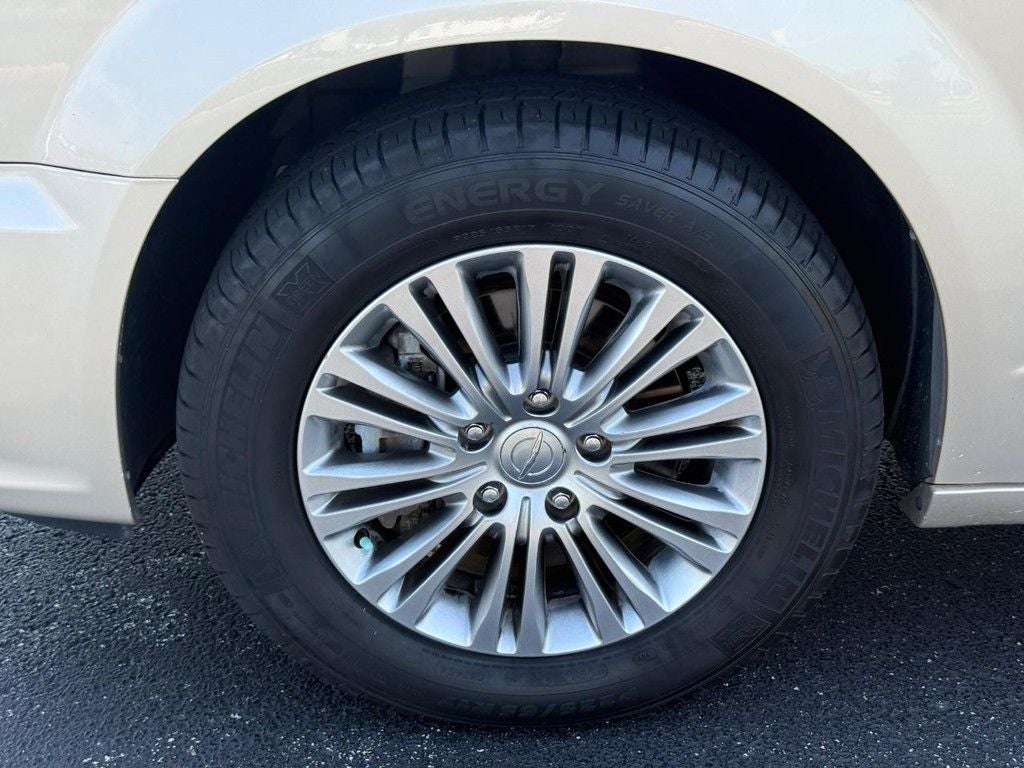 2014 Chrysler Town & Country Touring-L