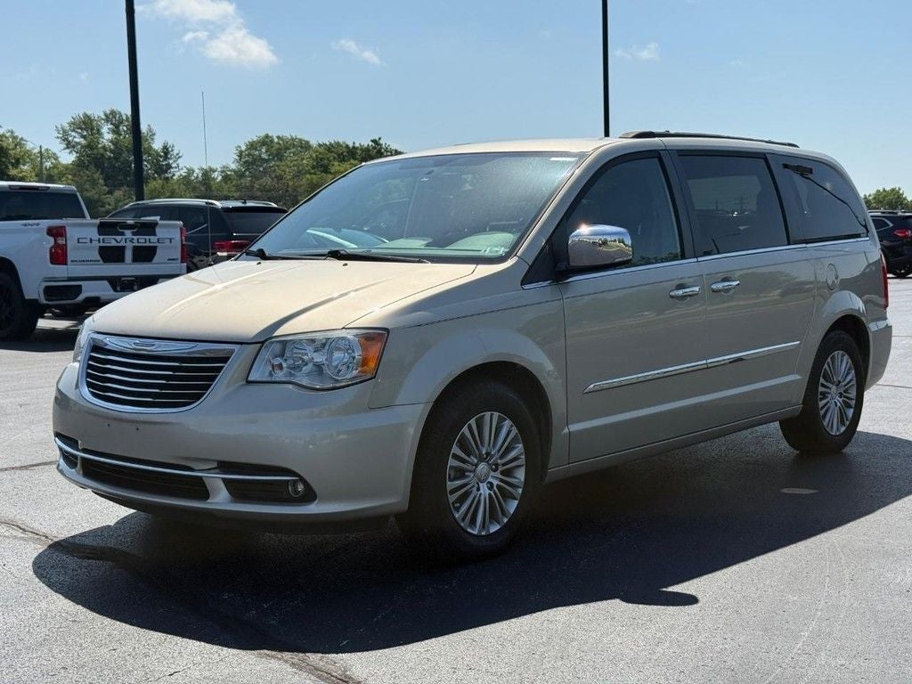 2014 Chrysler Town & Country Touring-L