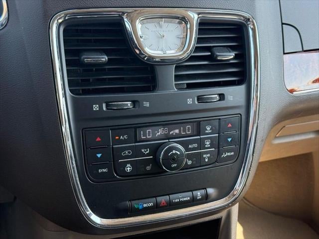 2014 Chrysler Town & Country Touring-L