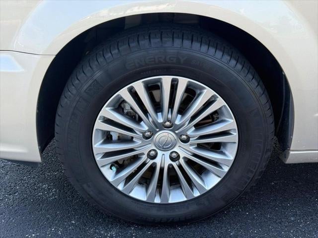 2014 Chrysler Town & Country Touring-L