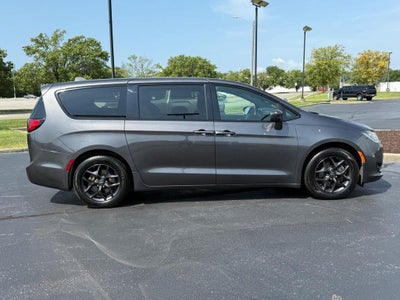 2020 Chrysler Pacifica Touring