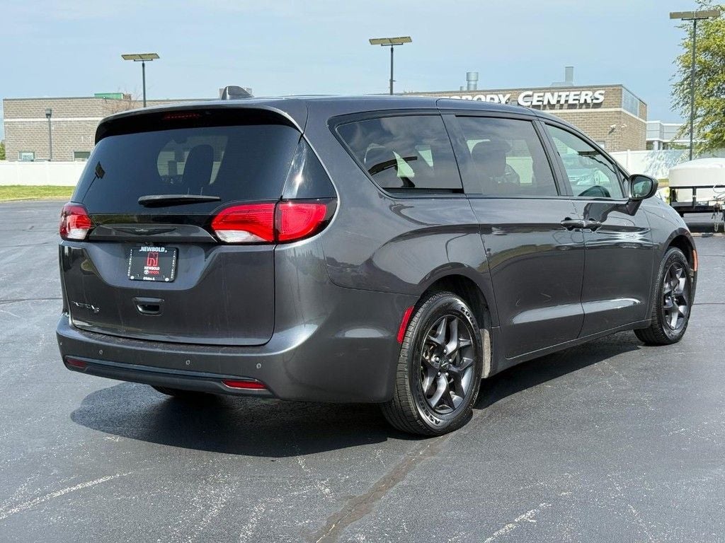 2020 Chrysler Pacifica Touring