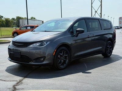 2020 Chrysler Pacifica Touring