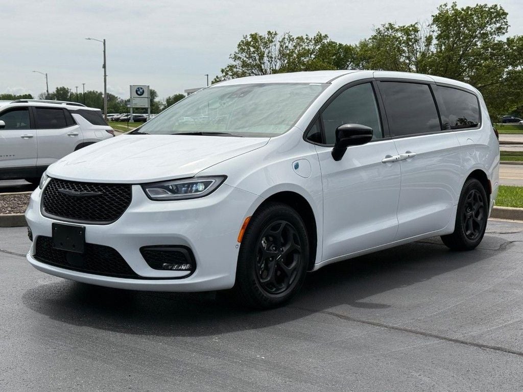 2024 Chrysler Pacifica Hybrid Select