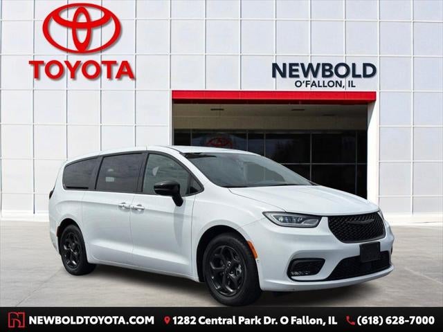 2024 Chrysler Pacifica Hybrid Select