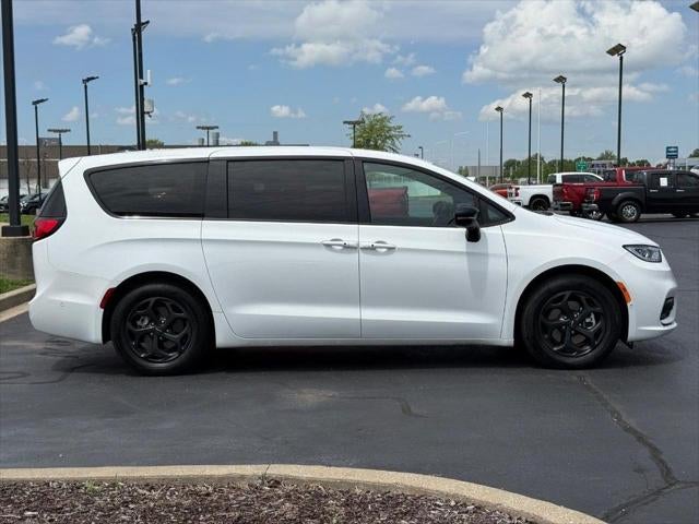 2024 Chrysler Pacifica Hybrid Select