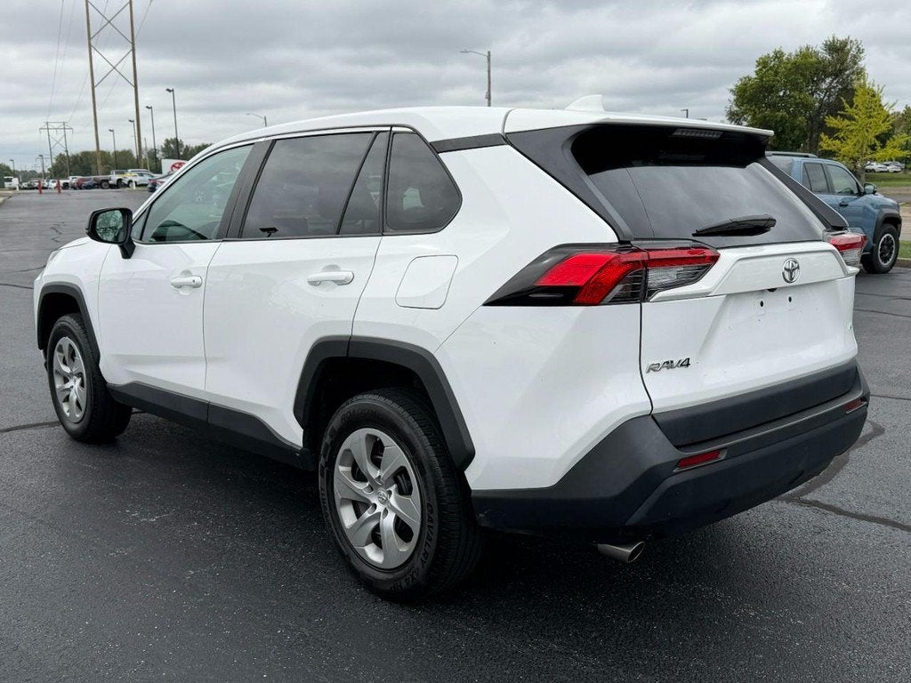 2023 Toyota RAV4 LE
