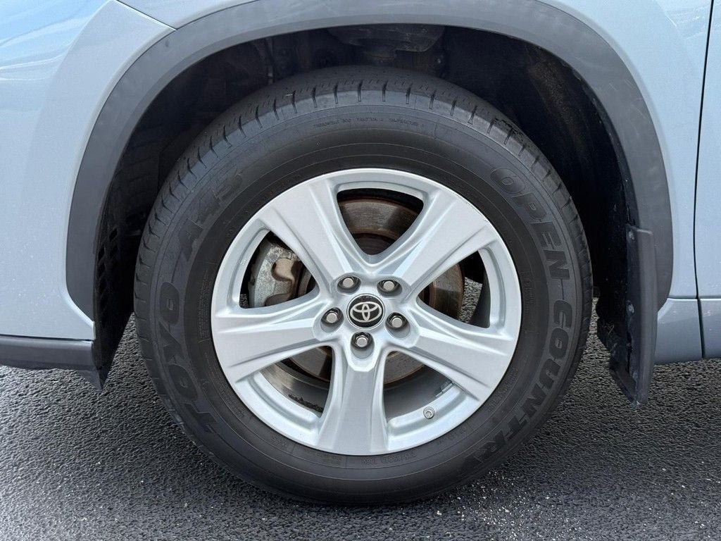 2022 Toyota Highlander LE