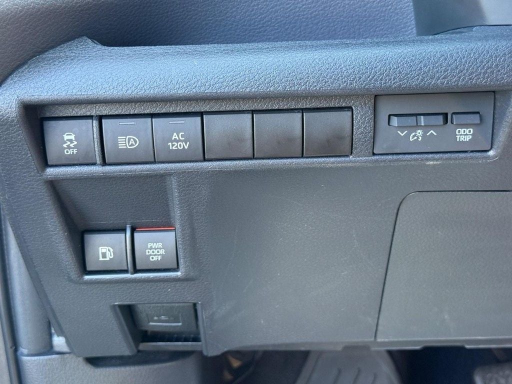 2022 Toyota Sienna XSE 7 Passenger