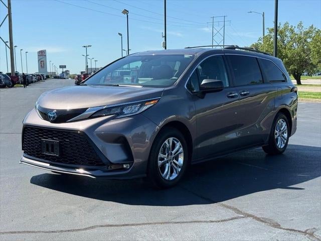 2022 Toyota Sienna XSE 7 Passenger
