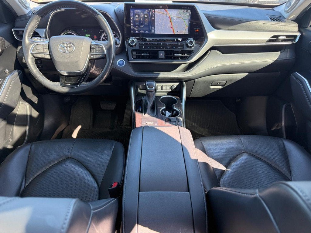 2021 Toyota Highlander Hybrid Platinum