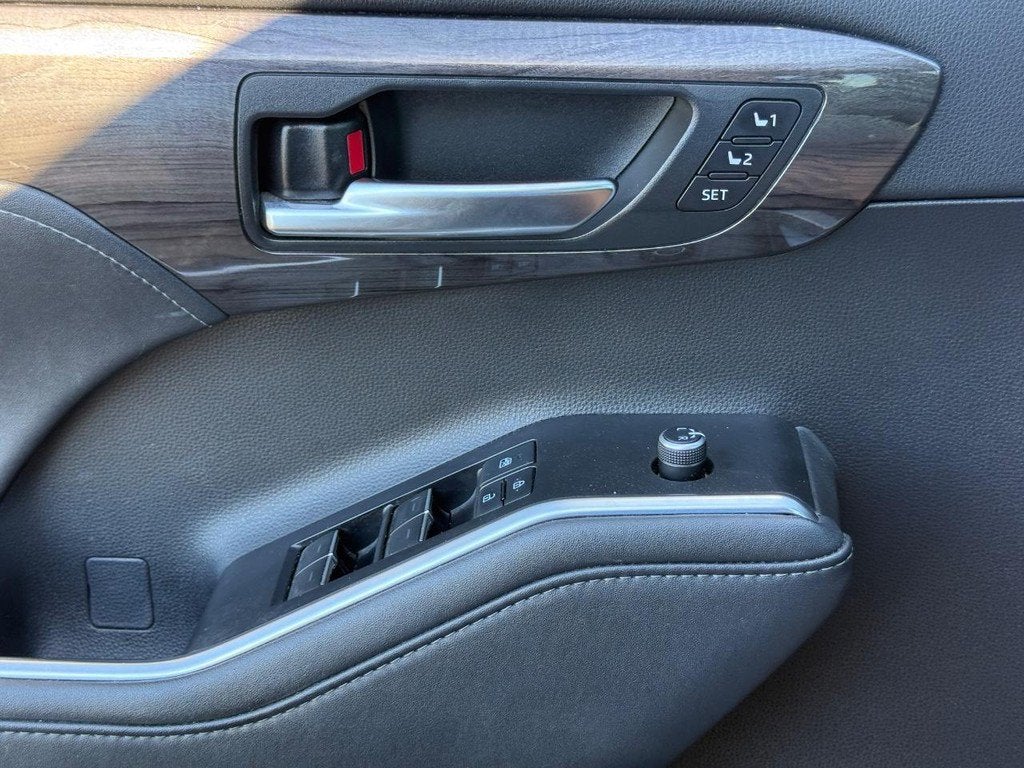 2021 Toyota Highlander Hybrid Platinum