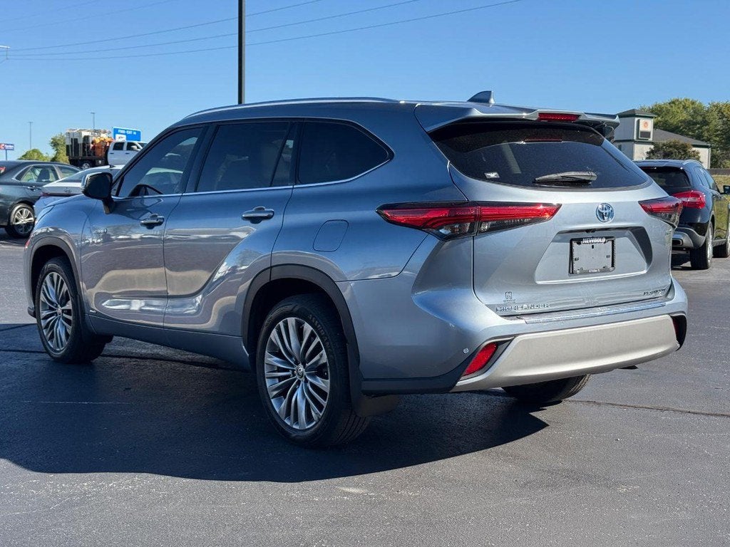 2021 Toyota Highlander Hybrid Platinum