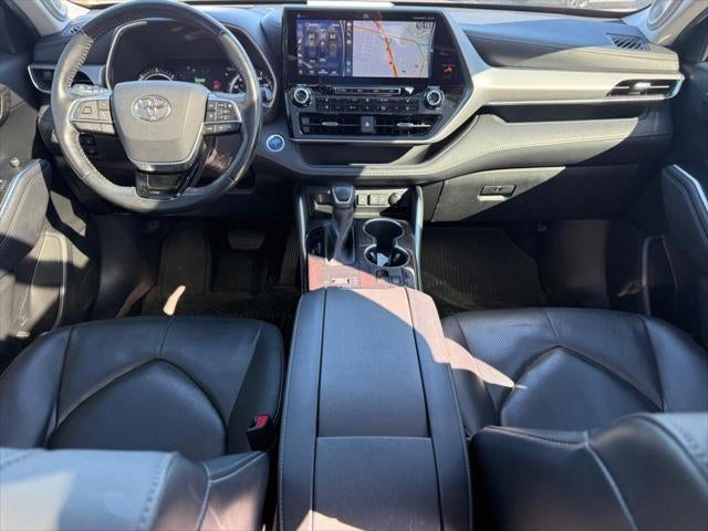 2021 Toyota Highlander Hybrid Platinum