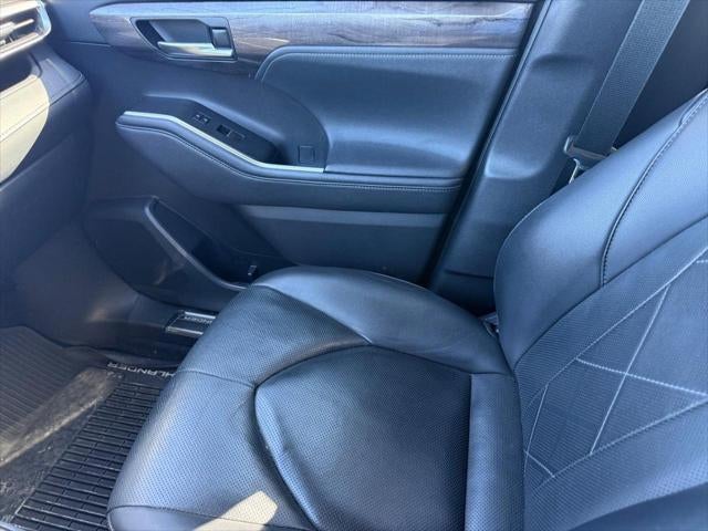 2021 Toyota Highlander Hybrid Platinum