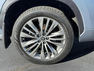 2021 Toyota Highlander Hybrid Platinum