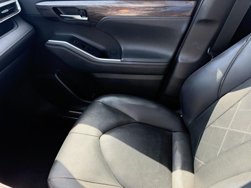 2020 Toyota Highlander Hybrid Platinum