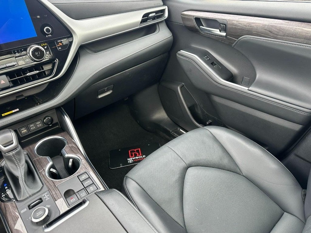 2023 Toyota Highlander Platinum