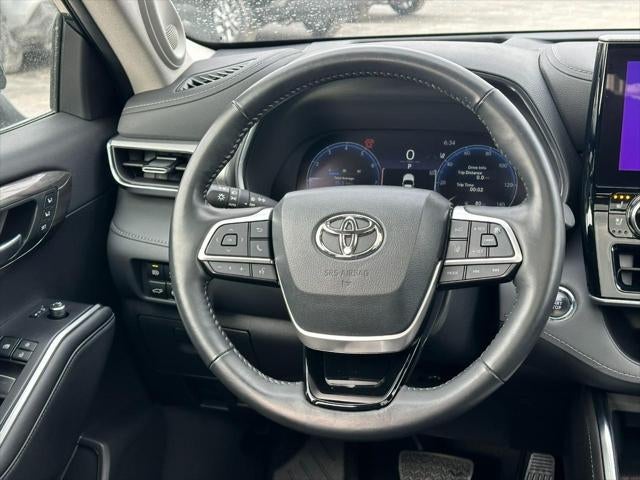 2023 Toyota Highlander Platinum