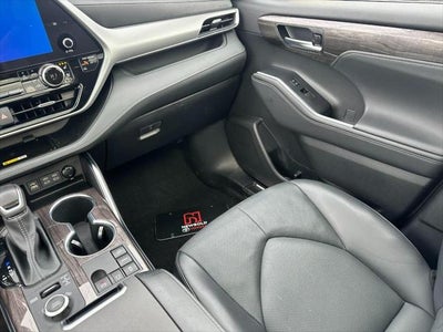 2023 Toyota Highlander Platinum