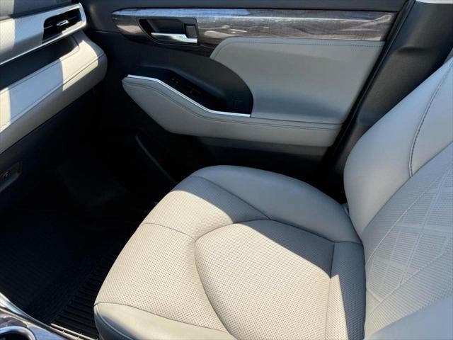 2024 Toyota Highlander Platinum