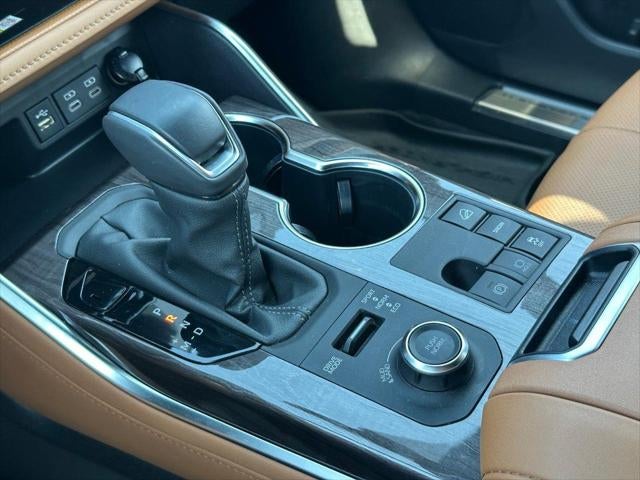 2024 Toyota Highlander Platinum