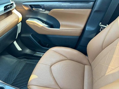 2024 Toyota Highlander Platinum