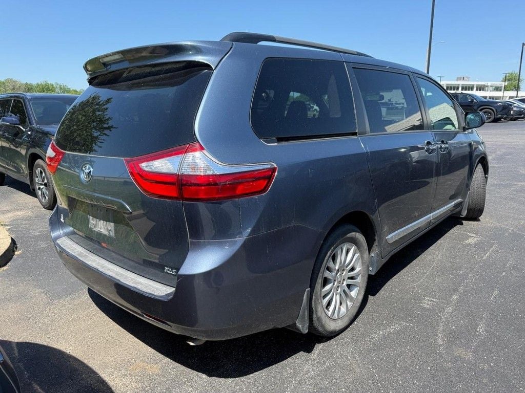 2016 Toyota Sienna XLE 8 Passenger