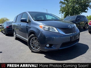2016 Toyota Sienna XLE 8 Passenger