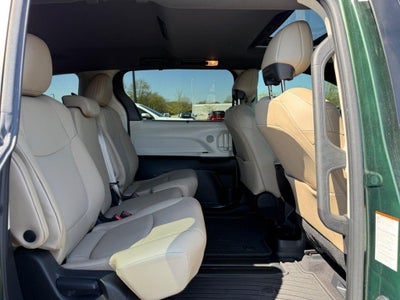 2022 Toyota Sienna XLE 8 Passenger