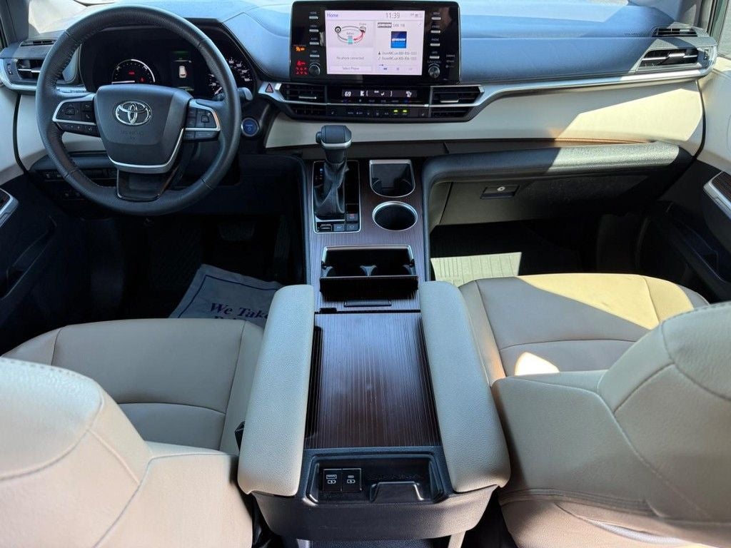 2022 Toyota Sienna XLE 8 Passenger