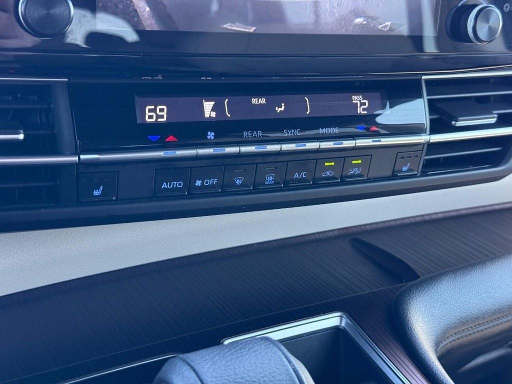 2022 Toyota Sienna XLE 8 Passenger