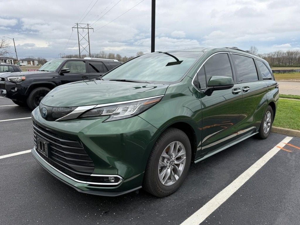 2022 Toyota Sienna XLE 7 Passenger
