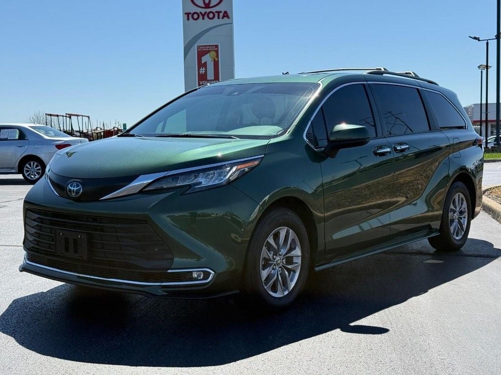 2022 Toyota Sienna XLE 8 Passenger