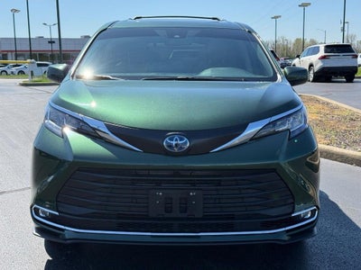 2022 Toyota Sienna XLE 8 Passenger