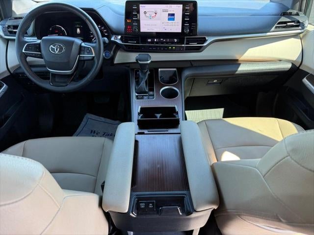 2022 Toyota Sienna XLE 8 Passenger