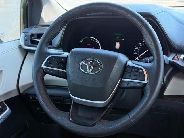 2022 Toyota Sienna XLE 8 Passenger