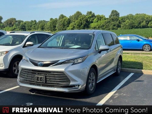 2022 Toyota Sienna XLE 8 Passenger