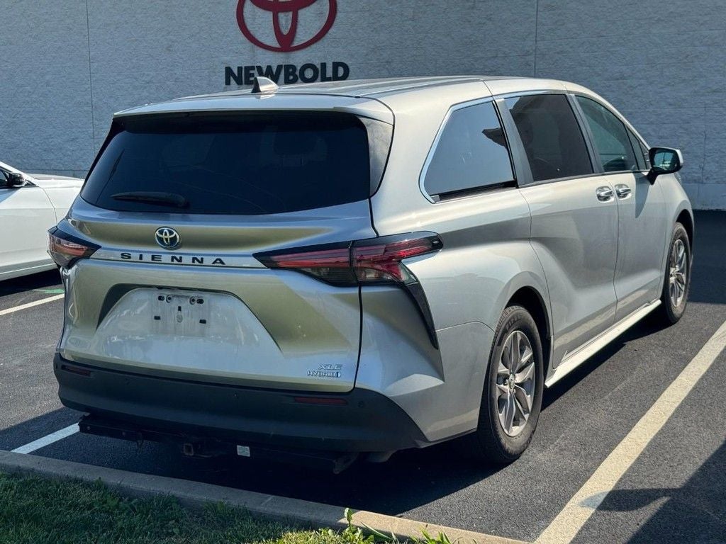 2022 Toyota Sienna XLE 8 Passenger