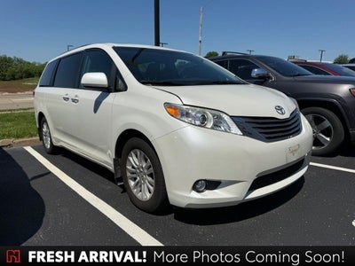 2017 Toyota Sienna XLE 8 Passenger