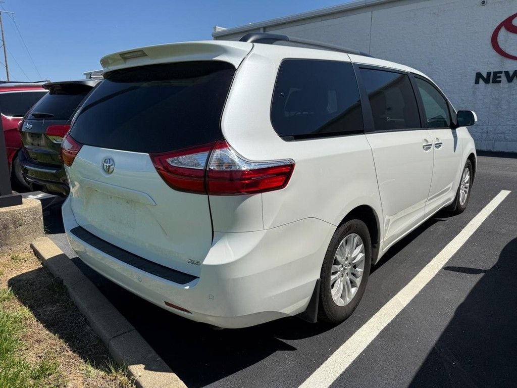 2017 Toyota Sienna XLE 8 Passenger