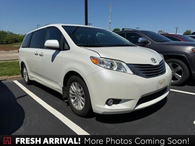 2017 Toyota Sienna XLE 8 Passenger