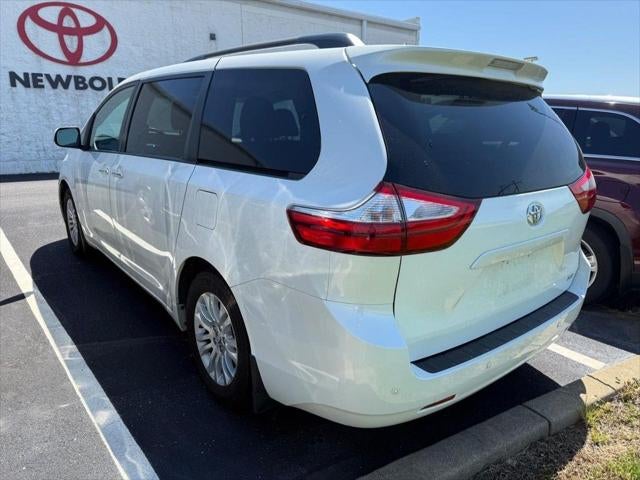 2017 Toyota Sienna XLE 8 Passenger