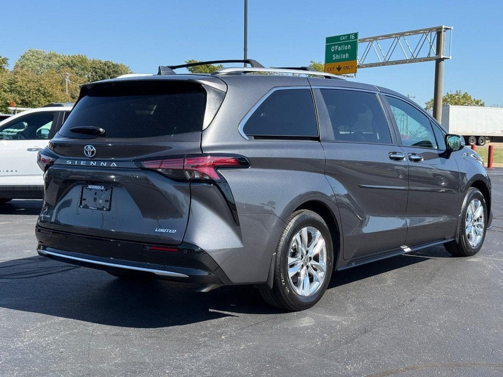 2025 Toyota Sienna Limited 7 Passenger
