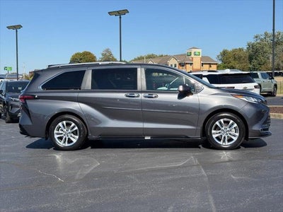 2025 Toyota Sienna Limited 7 Passenger