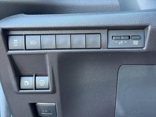 2025 Toyota Sienna Limited 7 Passenger